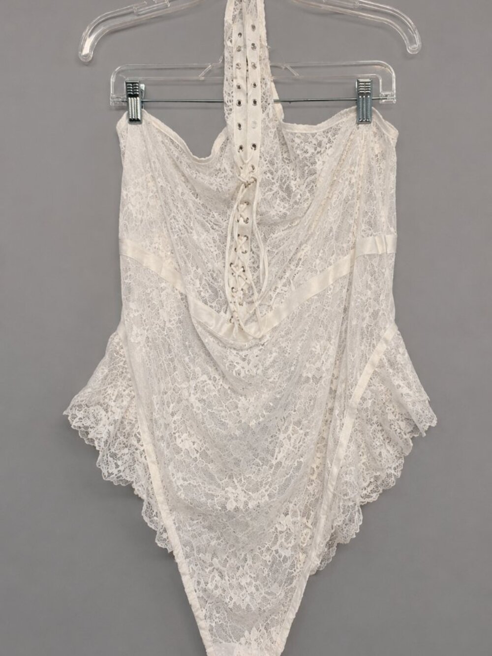 Vintage-Style White Lace Halter Bodysuit • Size 3
